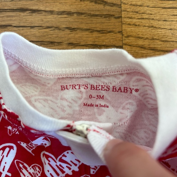 NWT Burt’s Bees heart footies 0-3m - Picture 2 of 3